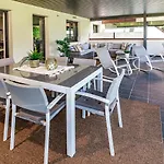 H19 - Stunning 2 Bedroom Apartment By Roomservices