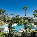 H19 - Stunning 2 Bedroom Apartment By Roomservices
